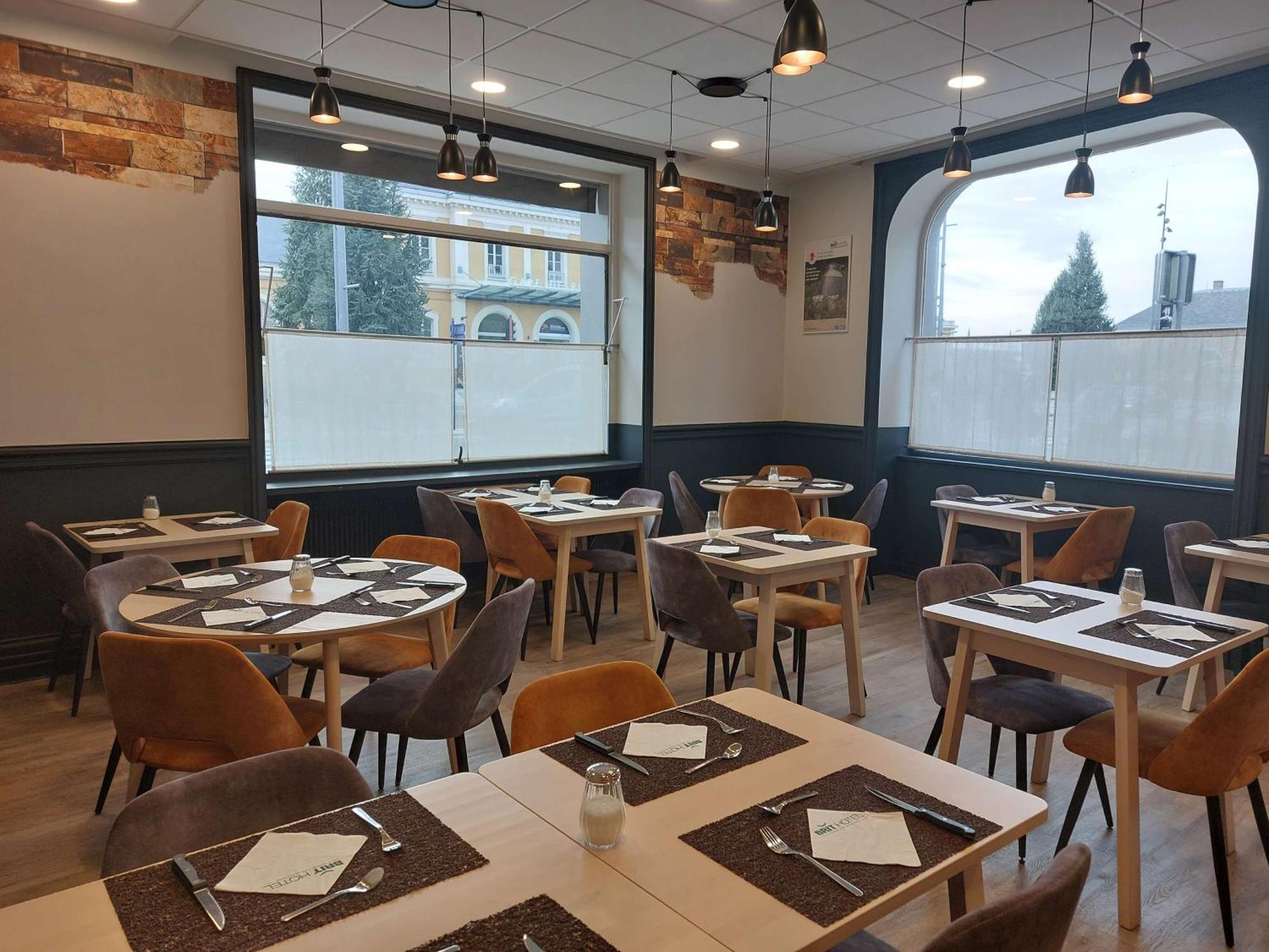 Brit Hotel Roanne - Le Grand Hotel Ngoại thất bức ảnh