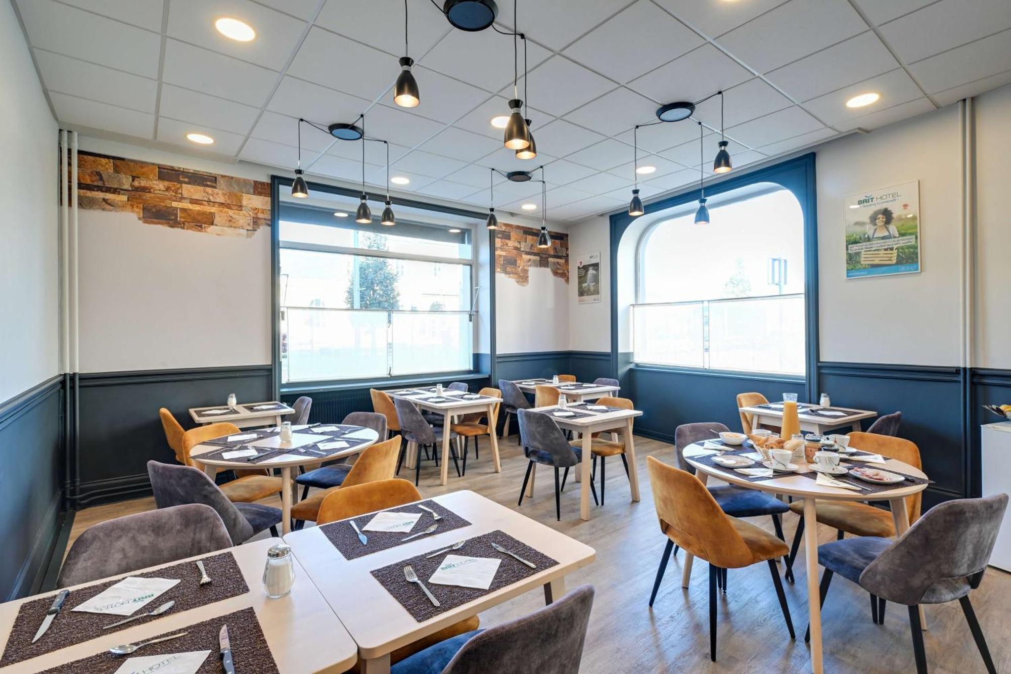 Brit Hotel Roanne - Le Grand Hotel Ngoại thất bức ảnh