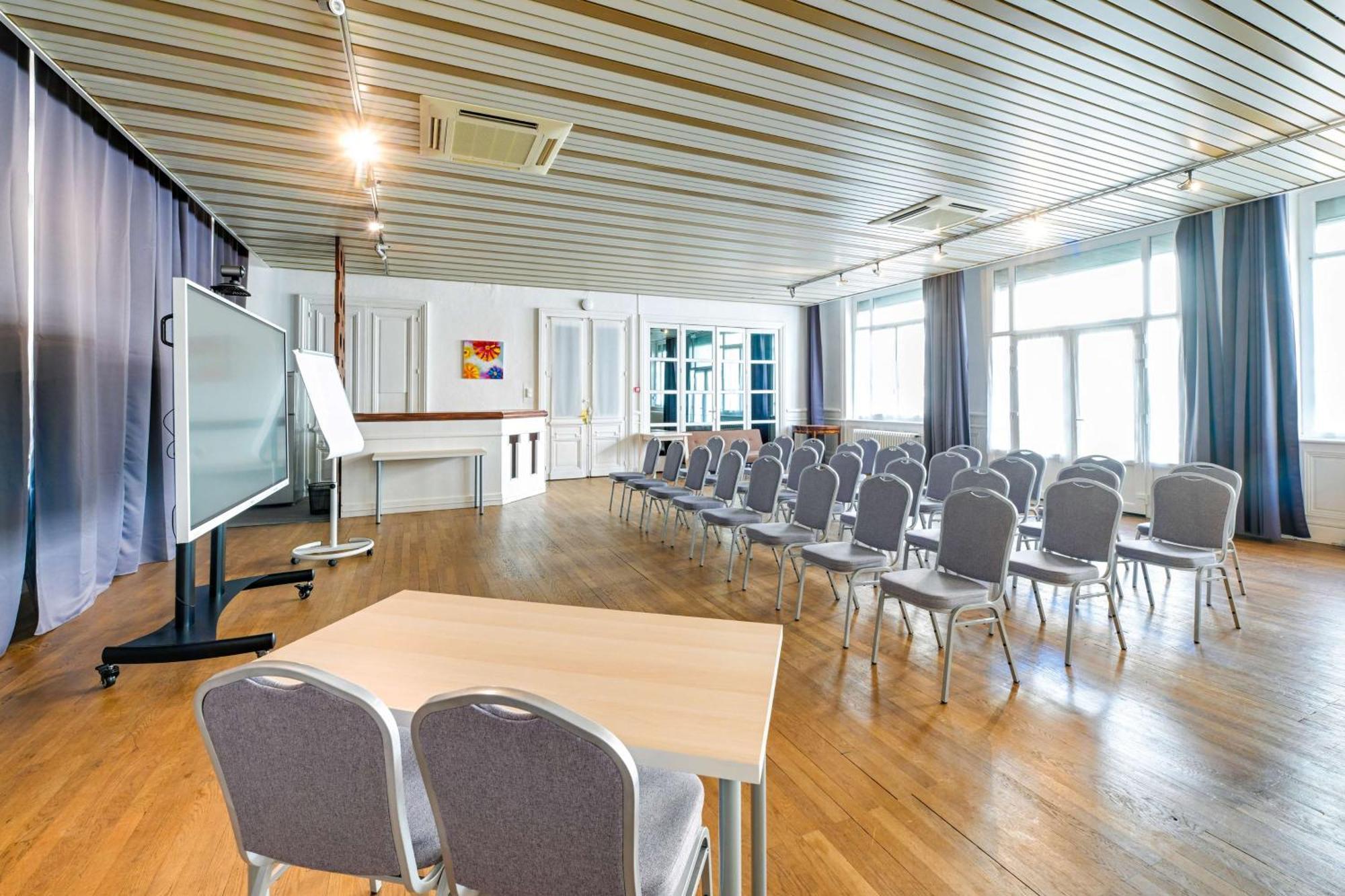 Brit Hotel Roanne - Le Grand Hotel Ngoại thất bức ảnh