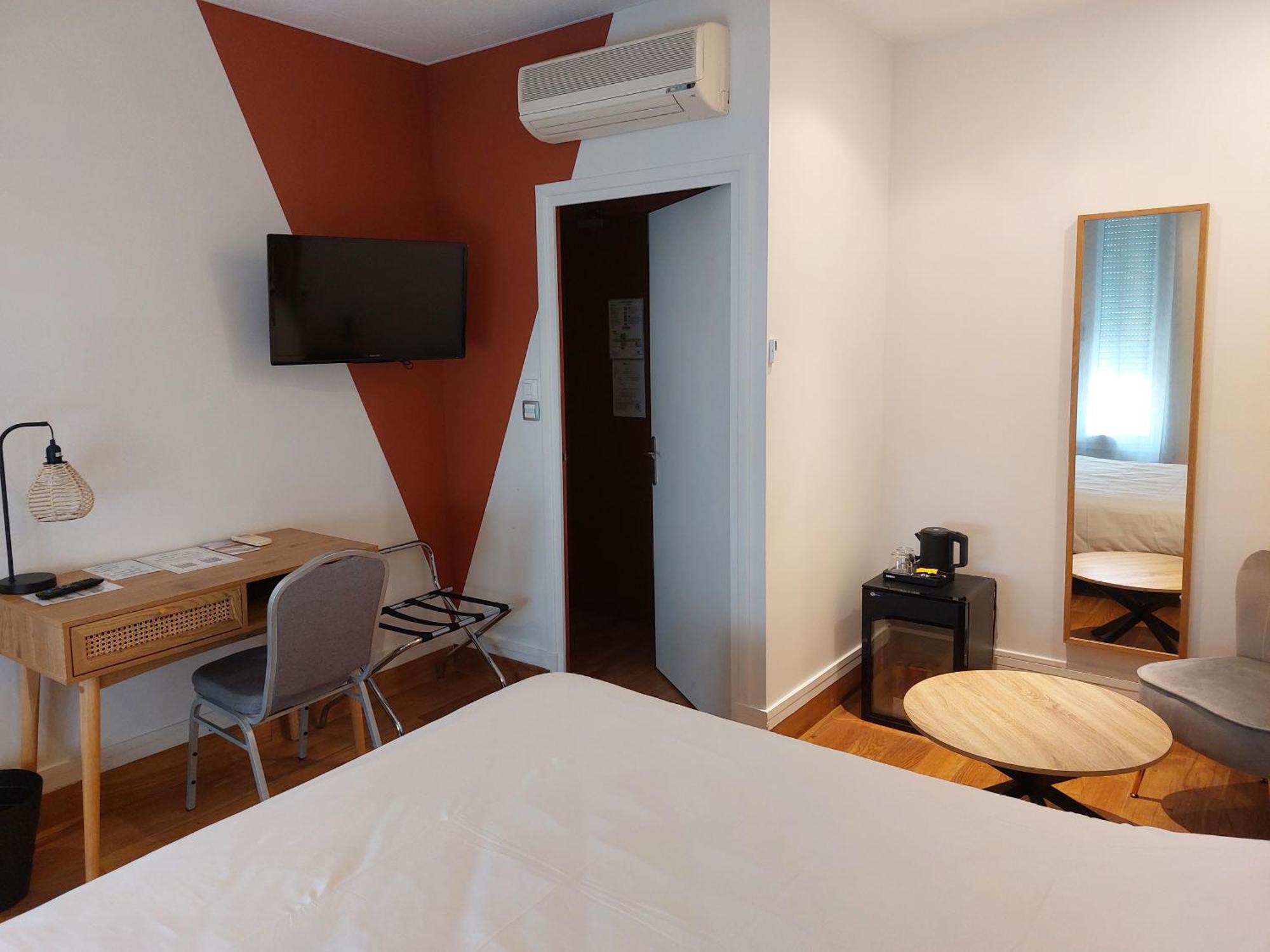 Brit Hotel Roanne - Le Grand Hotel Ngoại thất bức ảnh